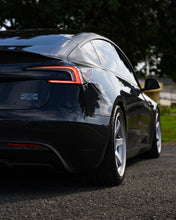 Load image into Gallery viewer, Diamond Silver 19x9.5 +28 Volk Racing TE37 Ultra M-Spec Wheel Set - Model 3/Y